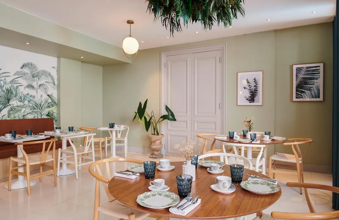 Maison Des Ambassadeurs-1